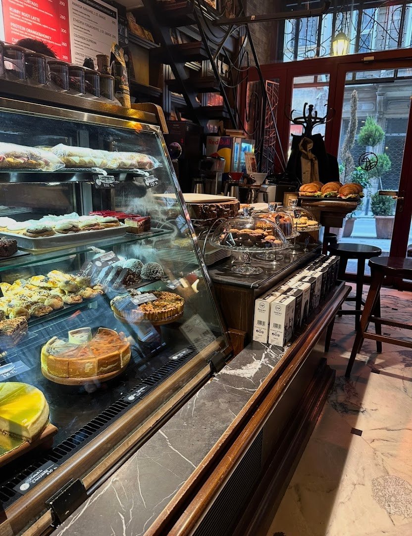 Noir Pit specialty coffee shop in Istanbul - photo 10