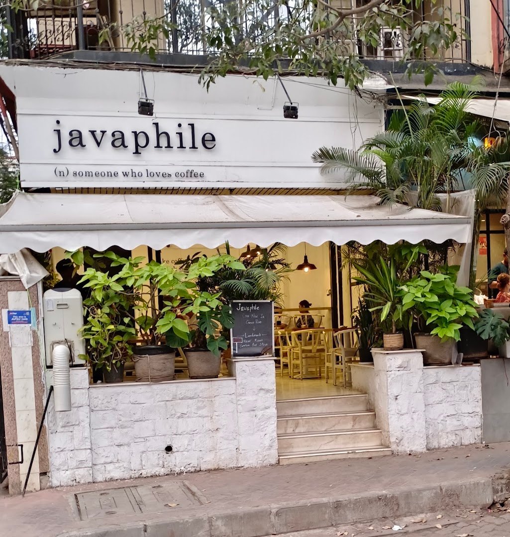 Storefront of javaphile pali, specialty coffee shop in Mumbai