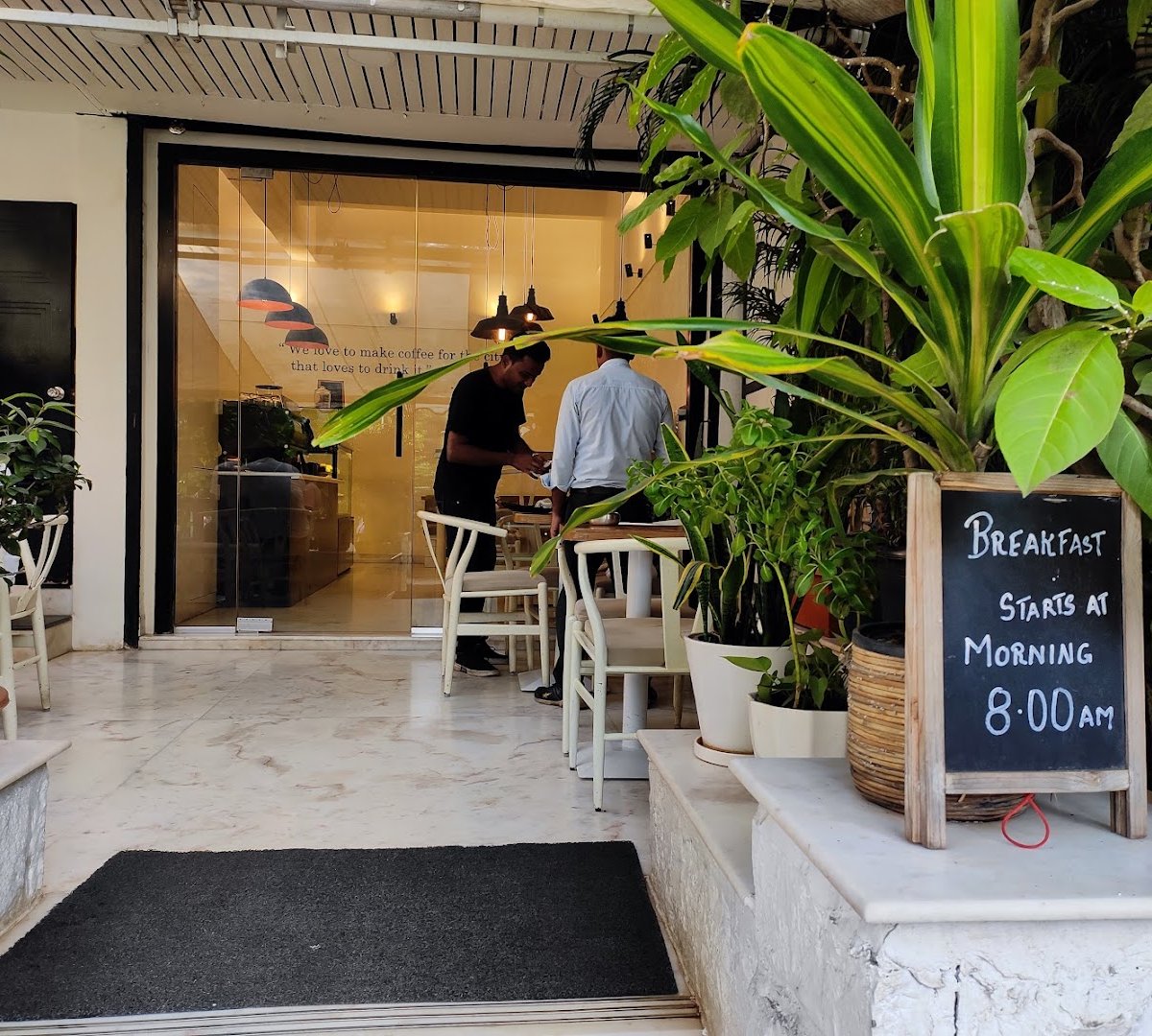 Storefront of javaphile pali, specialty coffee shop in Mumbai
