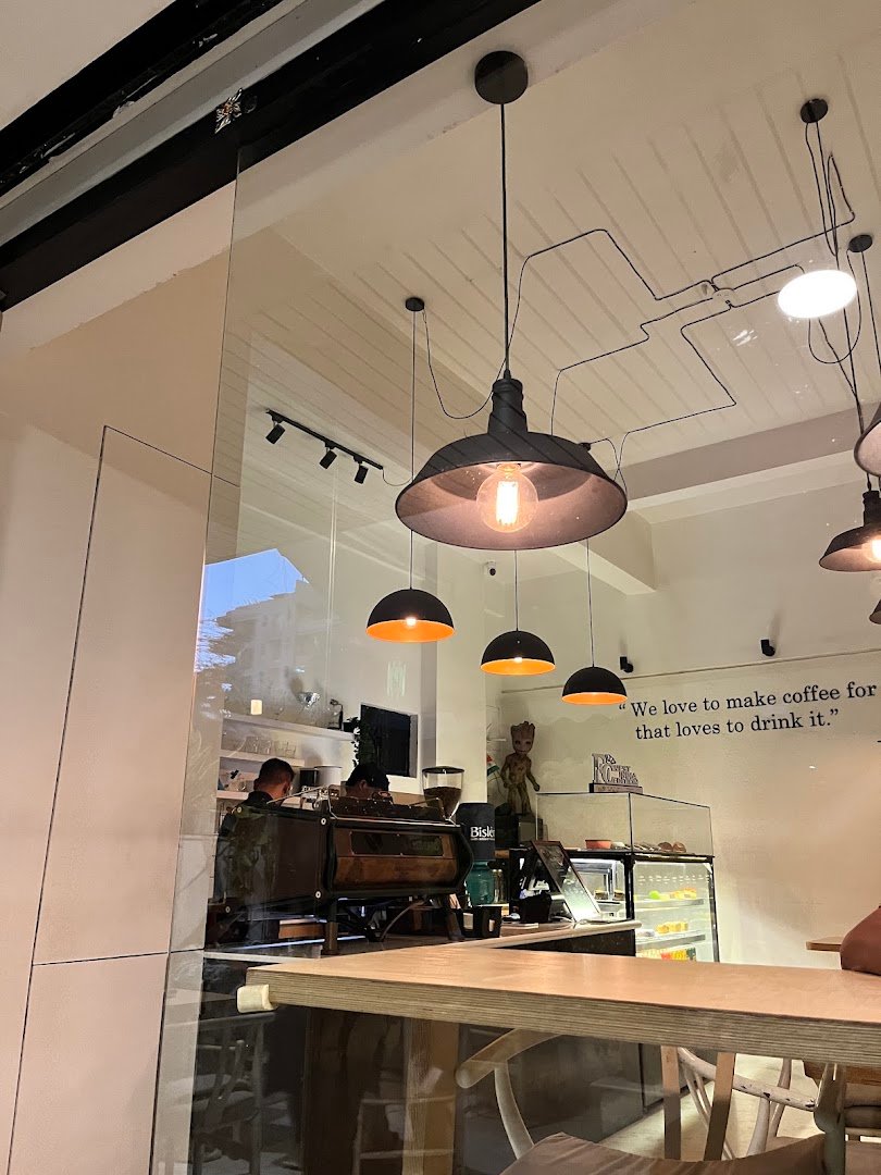 Interior of javaphile pali, specialty coffee shop in Mumbai