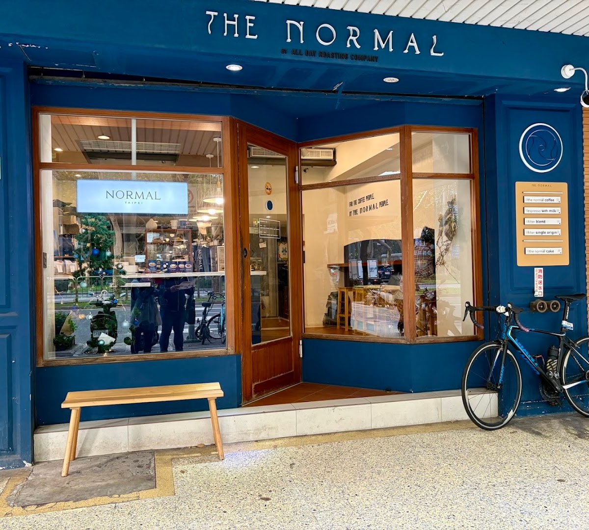 NORMAL COFFEE 仁愛店 specialty coffee shop in Taipei - photo 2