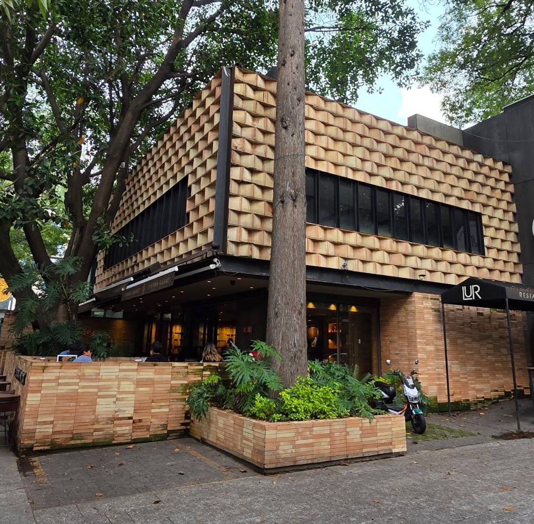 Storefront of Tierra Garat, specialty coffee shop in Mexico City