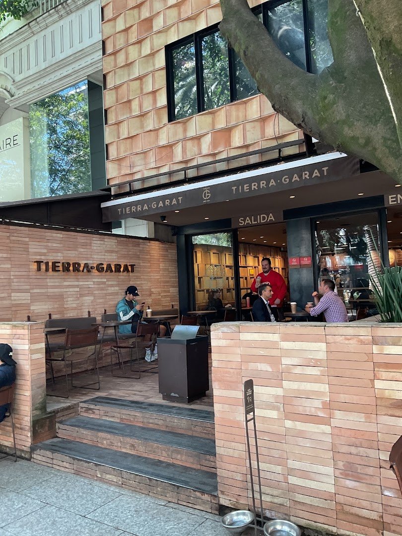 Storefront of Tierra Garat, specialty coffee shop in Mexico City