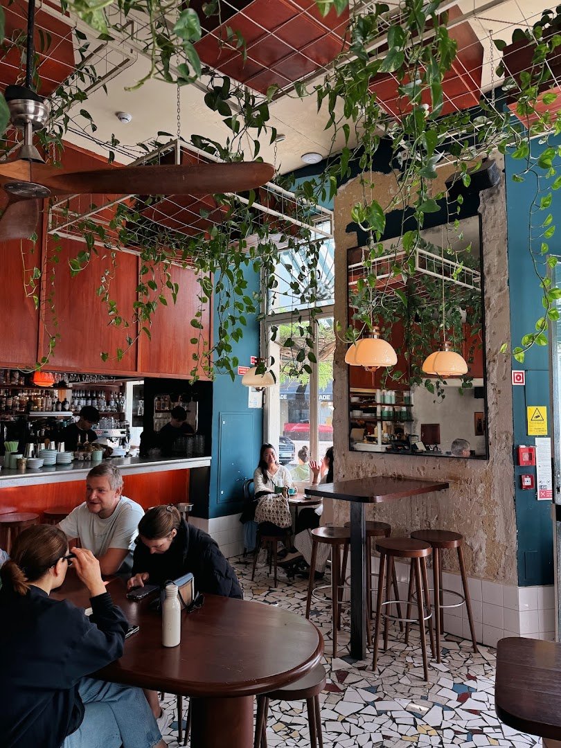 Interior of Café Janis, specialty coffee shop in Lisbon