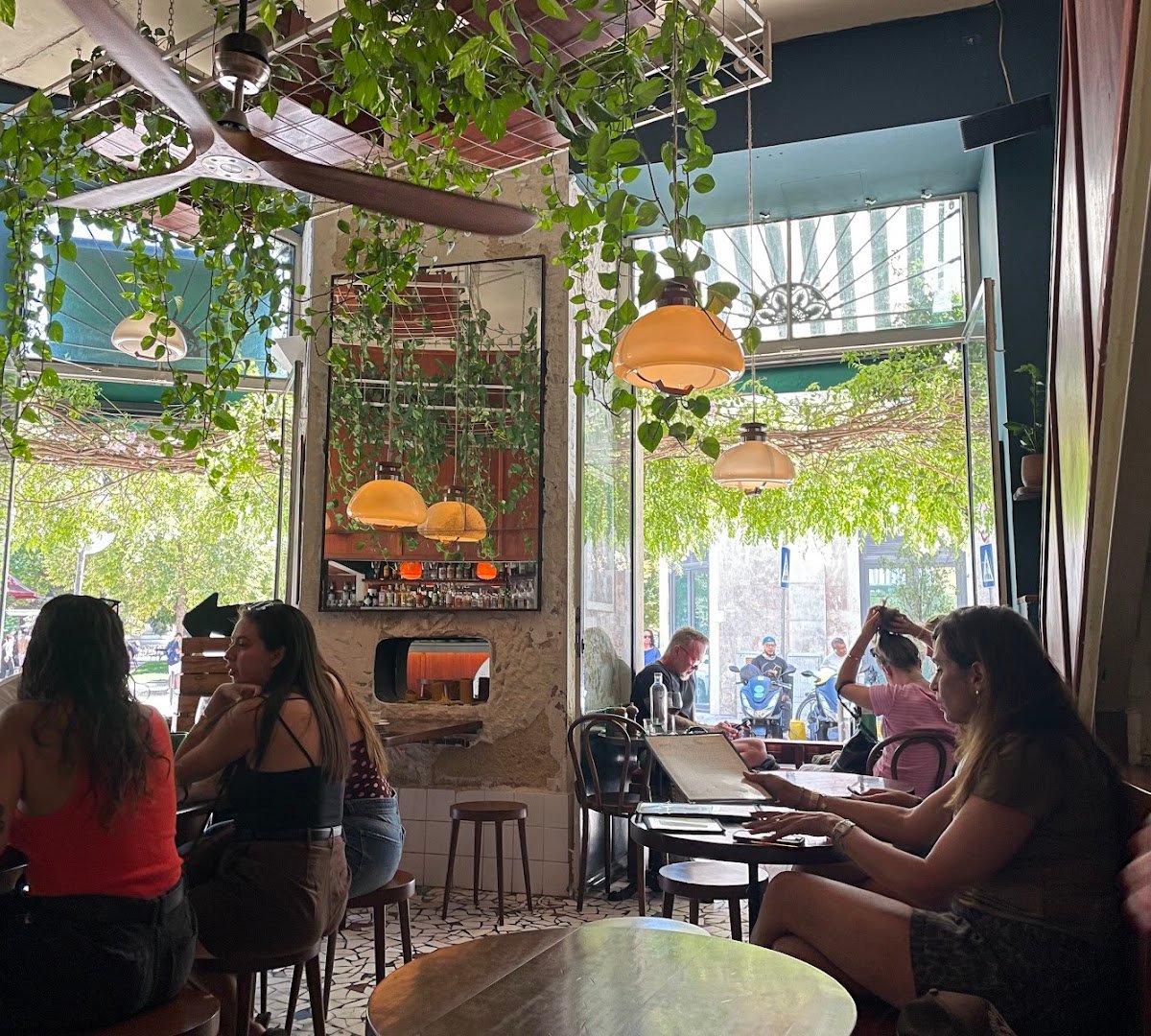 Interior of Café Janis, specialty coffee shop in Lisbon