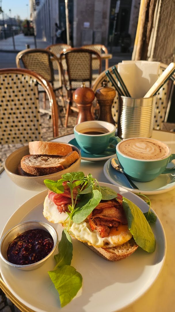 Coffee at Café Janis, specialty coffee shop in Lisbon
