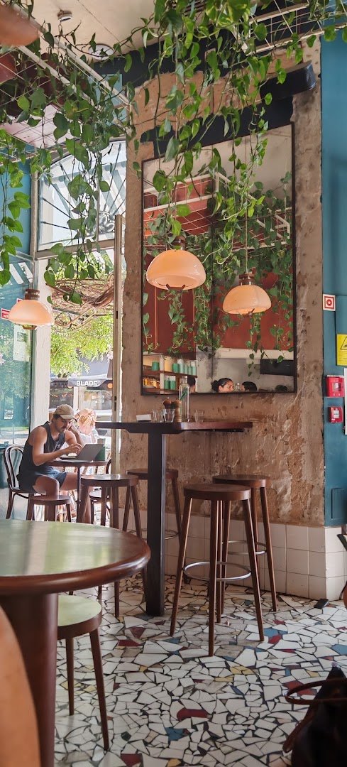 Interior of Café Janis, specialty coffee shop in Lisbon