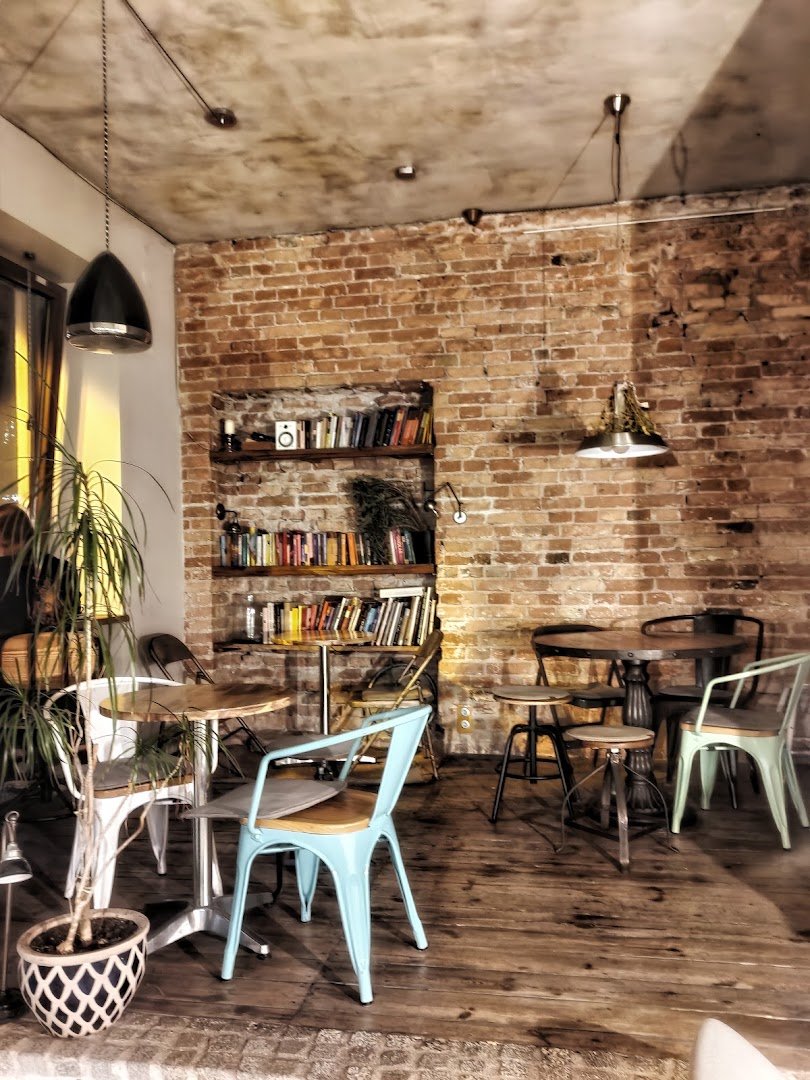 Interior of Paręosób Gallery Cafe, specialty coffee shop in Warsaw