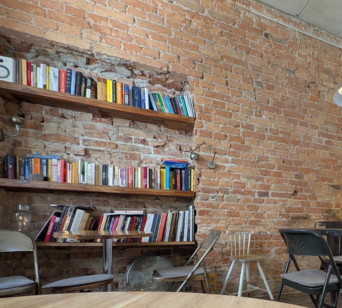 Interior of Paręosób Gallery Cafe, specialty coffee shop in Warsaw