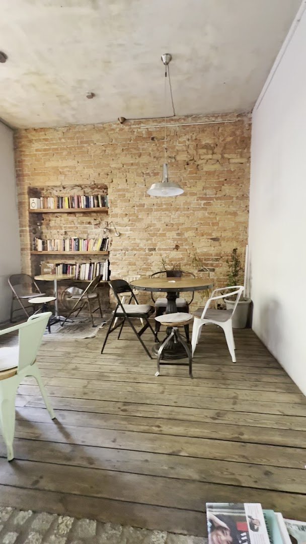 Interior of Paręosób Gallery Cafe, specialty coffee shop in Warsaw