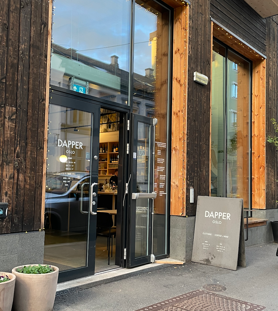 Storefront of Dapper, specialty coffee shop in Oslo