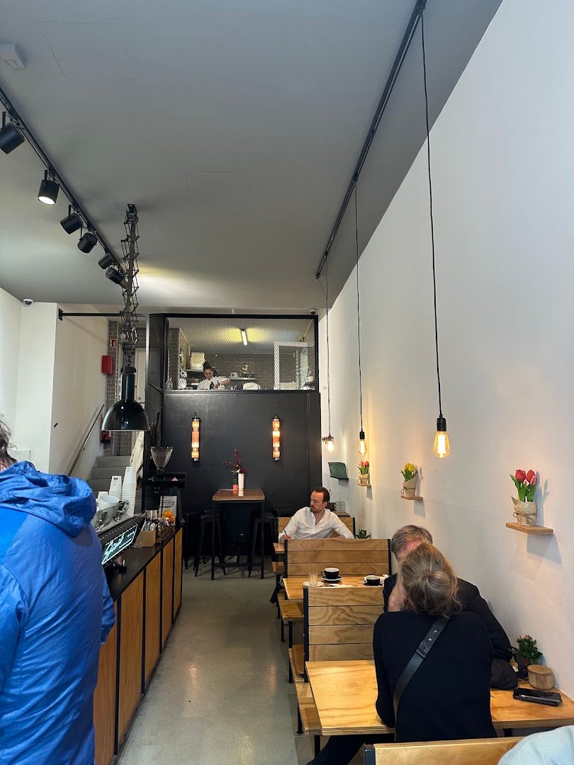 Refinery High End Coffee specialty coffee shop in Berlin - photo 9