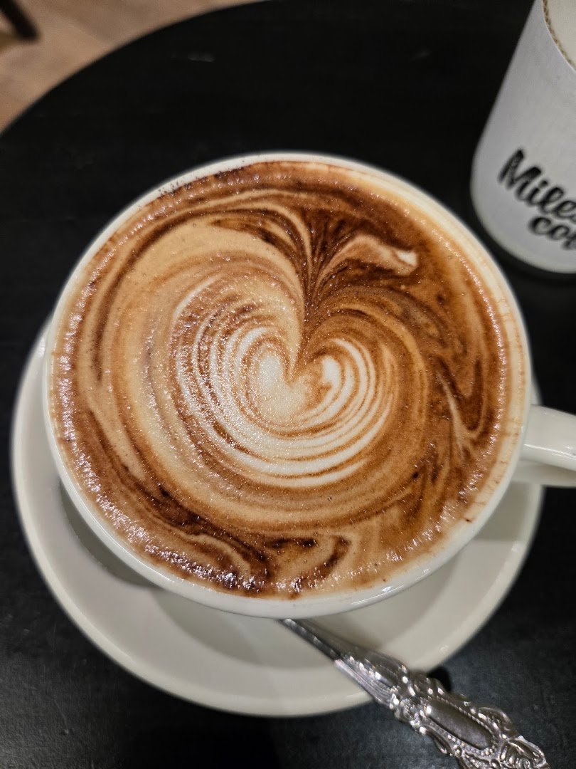 Coffee at 마일스톤 커피 더현대 서울, specialty coffee shop in Seoul