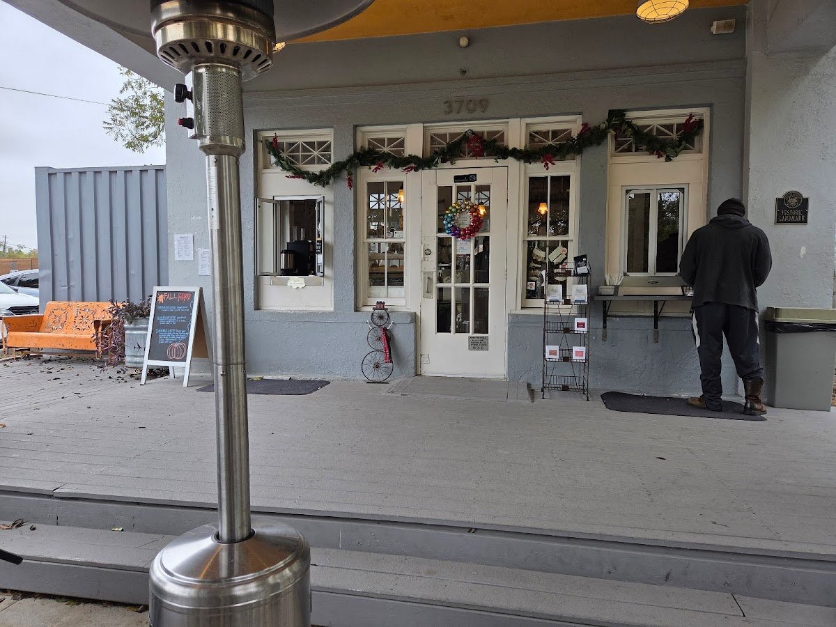 Retrospect Coffee Bar specialty coffee shop in Houston - photo 4