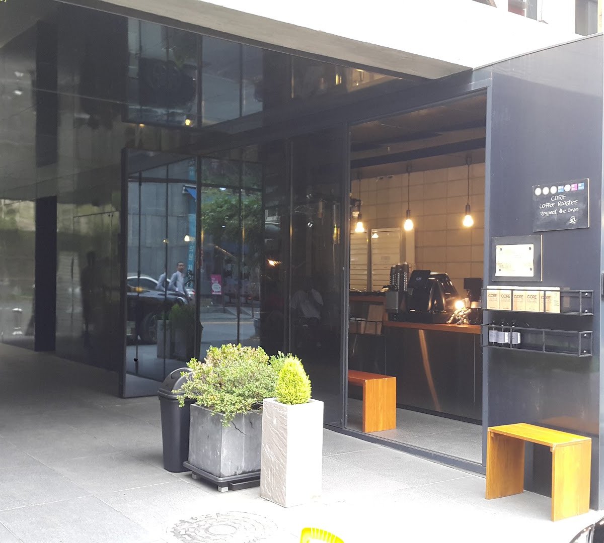 Storefront of 에스프레소코어, specialty coffee shop in Seoul