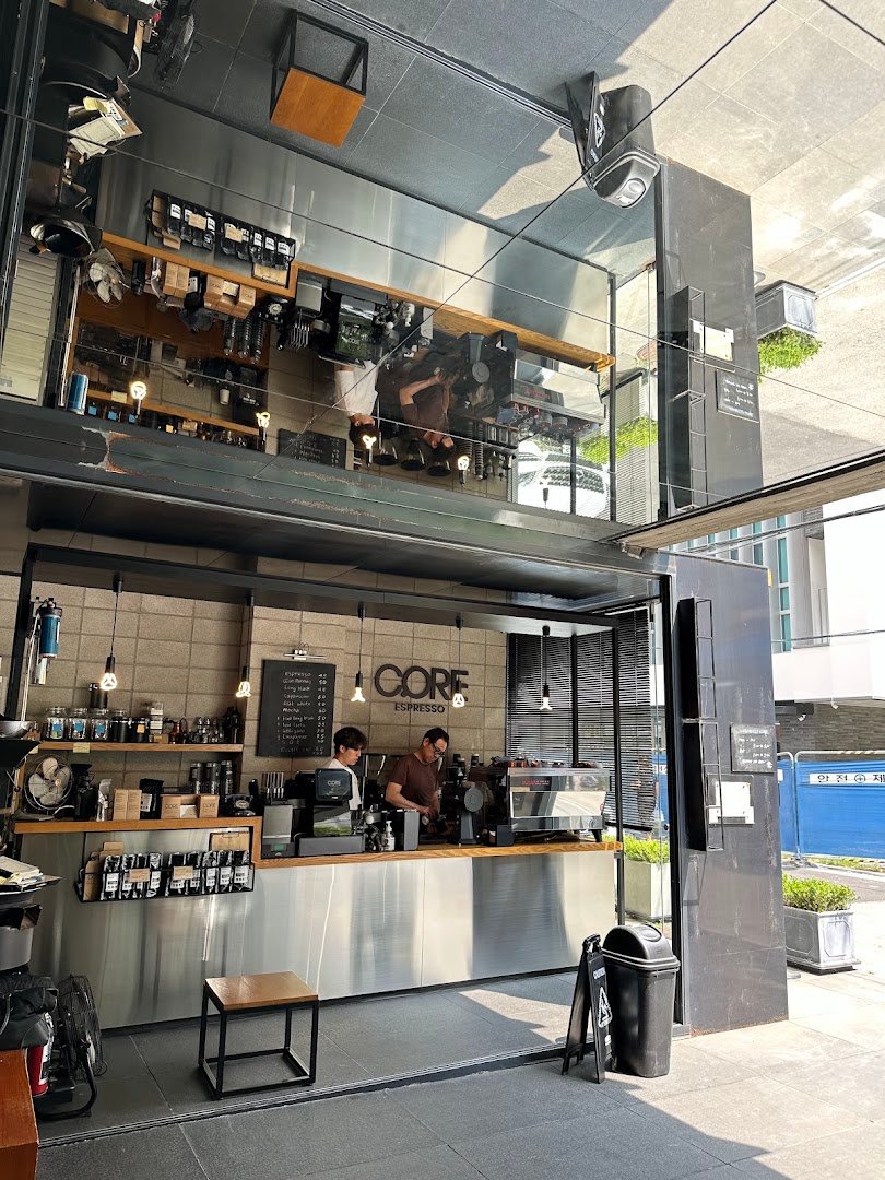 Storefront of 에스프레소코어, specialty coffee shop in Seoul