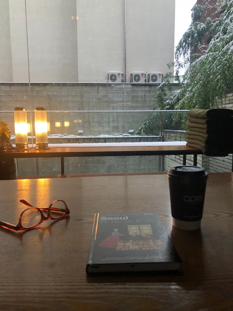 Interior of 에스프레소코어, specialty coffee shop in Seoul