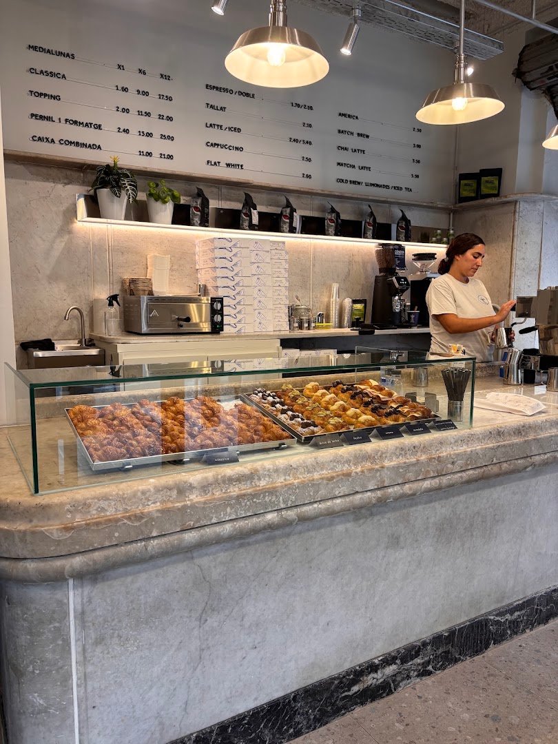 ALFAR Medialunas | Bakery & Specialty Coffee specialty coffee shop in Barcelona - photo 6