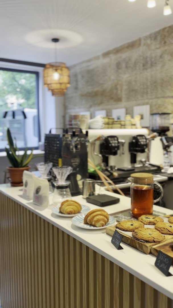 Interior of Baco Coffee Lab, specialty coffee shop in Porto