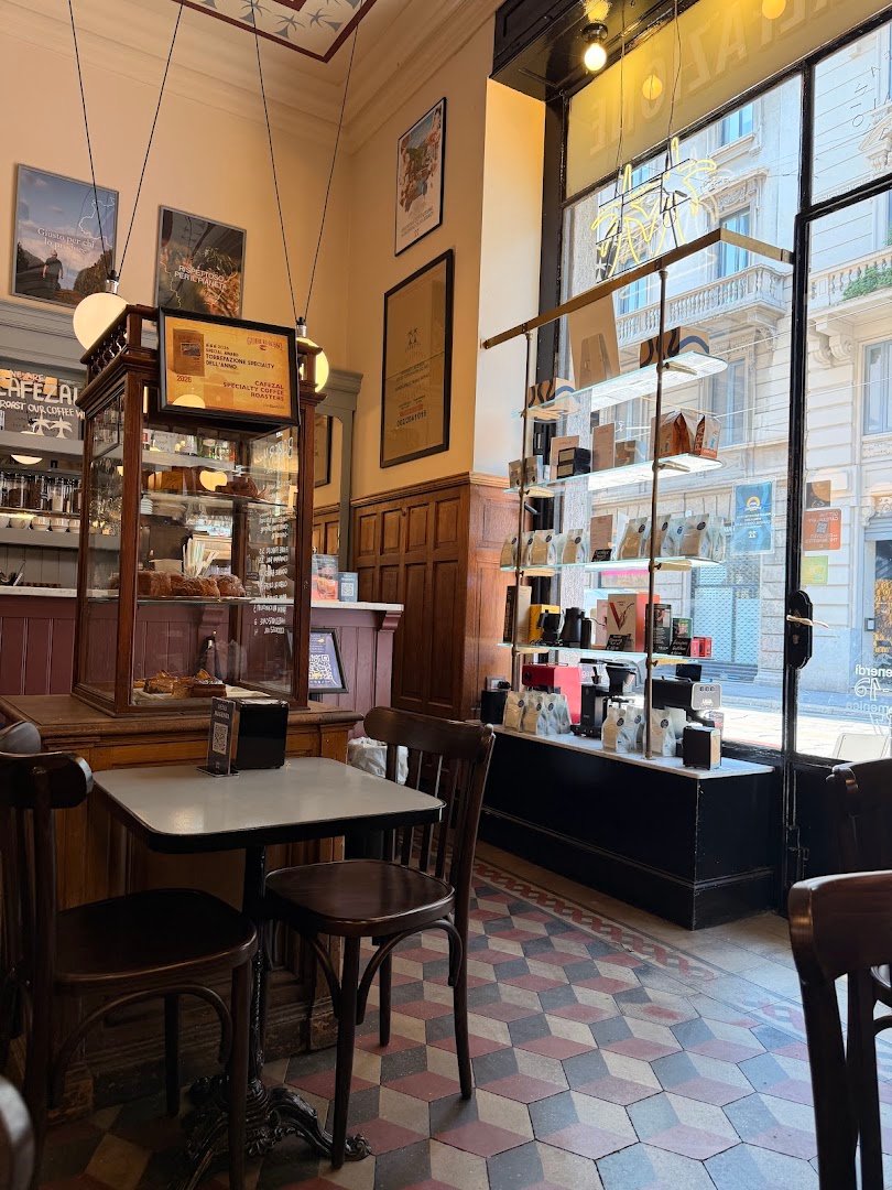 Interior of Cafezal Specialty Coffee - Magenta, specialty coffee shop in Milan
