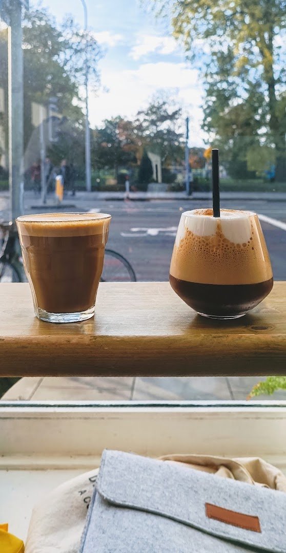 Coffee at Lady and The Bear, specialty coffee shop in Edinburgh
